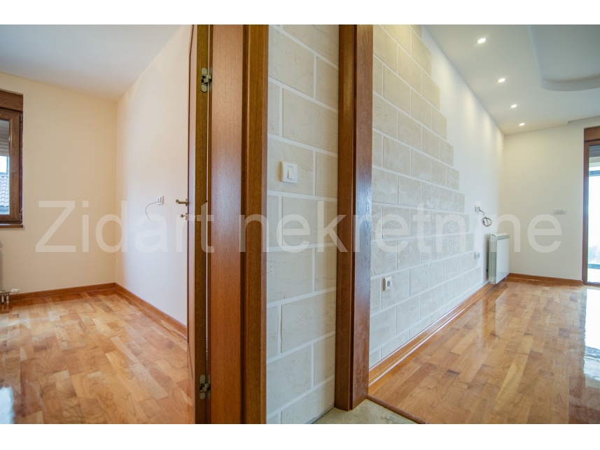 Квартира, 721 м², 137 000$ — FAKTOR